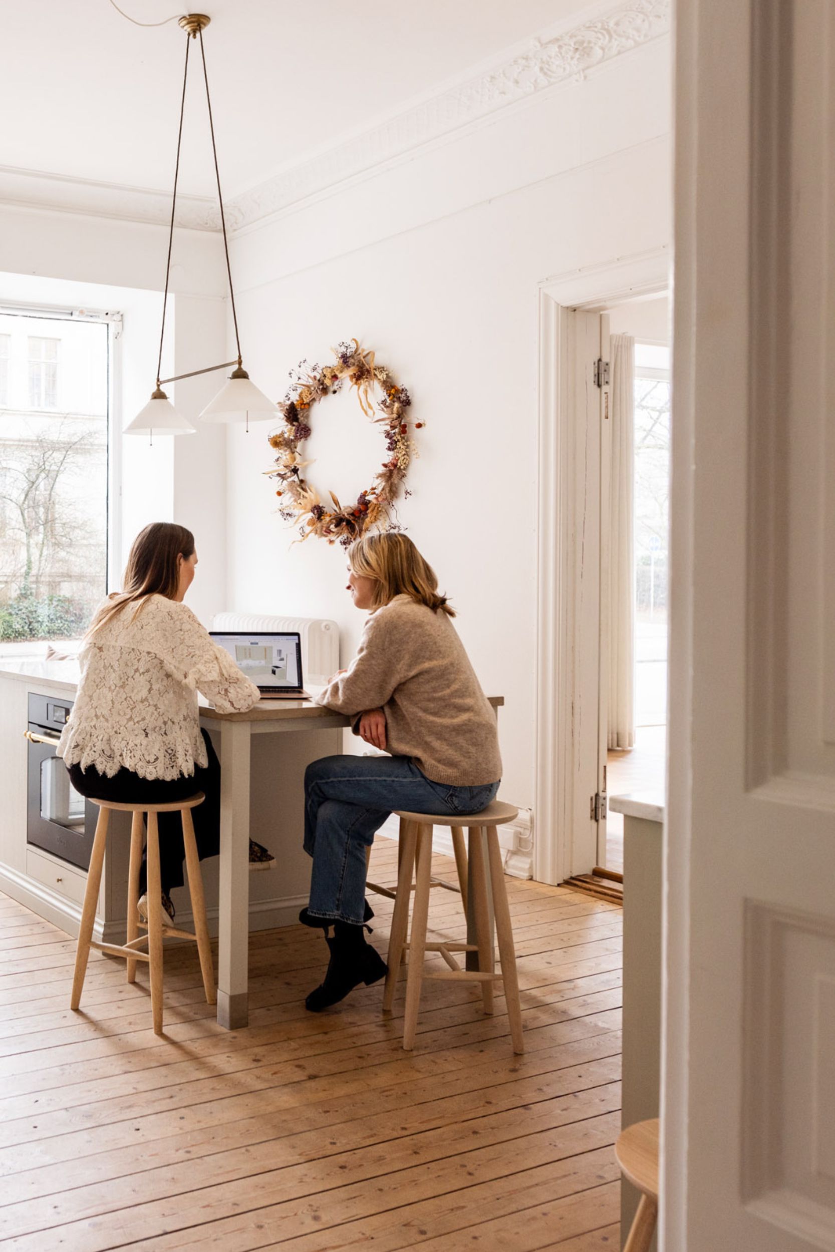 Kundmöte i Kulladals showroom